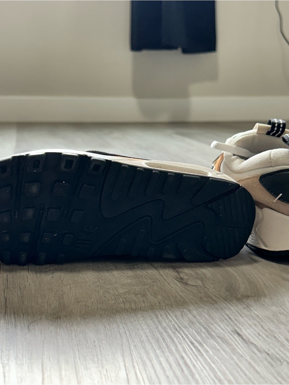Nike Air Max 90 Futura - Picture 4 of 5